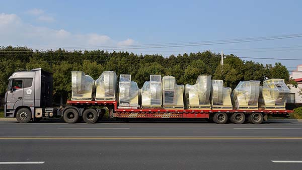 风机厂家:云顶国际风机14台玻璃钢风机运往山东制药厂