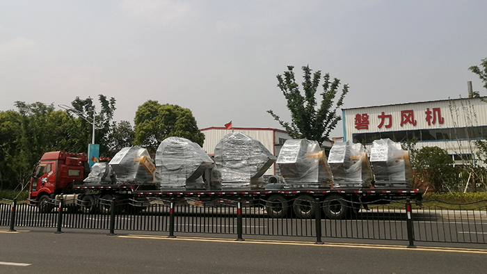 风机厂家:苏州云顶国际专车运送八台洛阳离心通风机